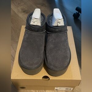 Brandee new Ugg - Classic Ultra Mini Platform -
Eve blue - size 7